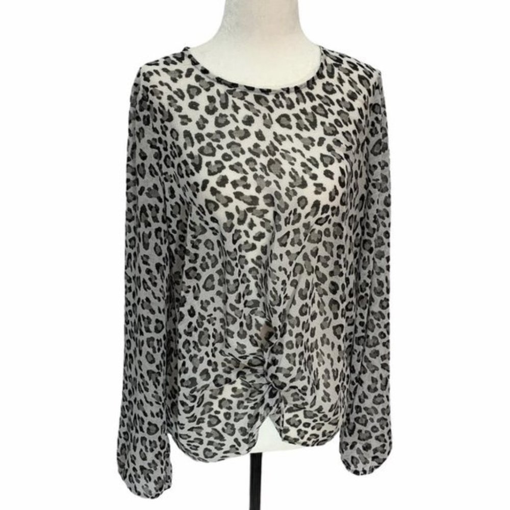 𝅺Highline Leopard Print Round Neck Top/Blouse Long Sleeve SzM